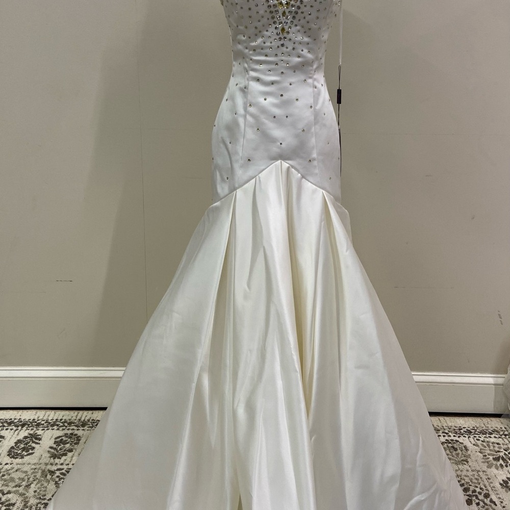 NWT Johnathan Kayne Wedding Dress. Size 8 - Picture 2 of 8